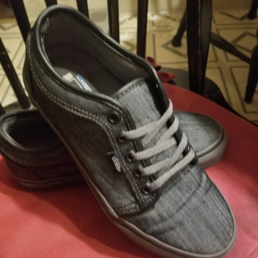 Van's Shoes- Brand New (Men 6.5 / Women 8)